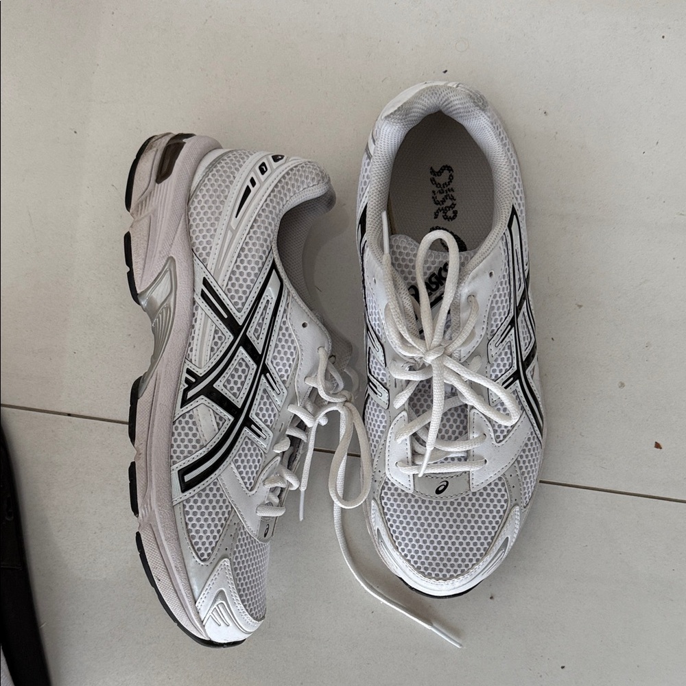 ASICS Women's White and Black Sneakers